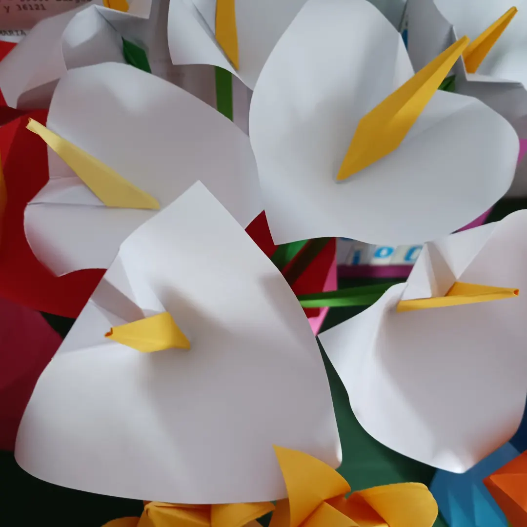 Flores calas blancas de origami