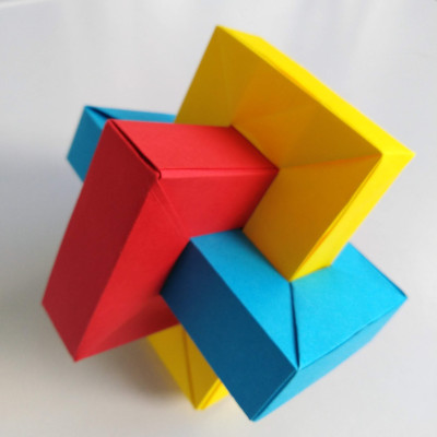 Figura realizada con 3 hojas DINA4